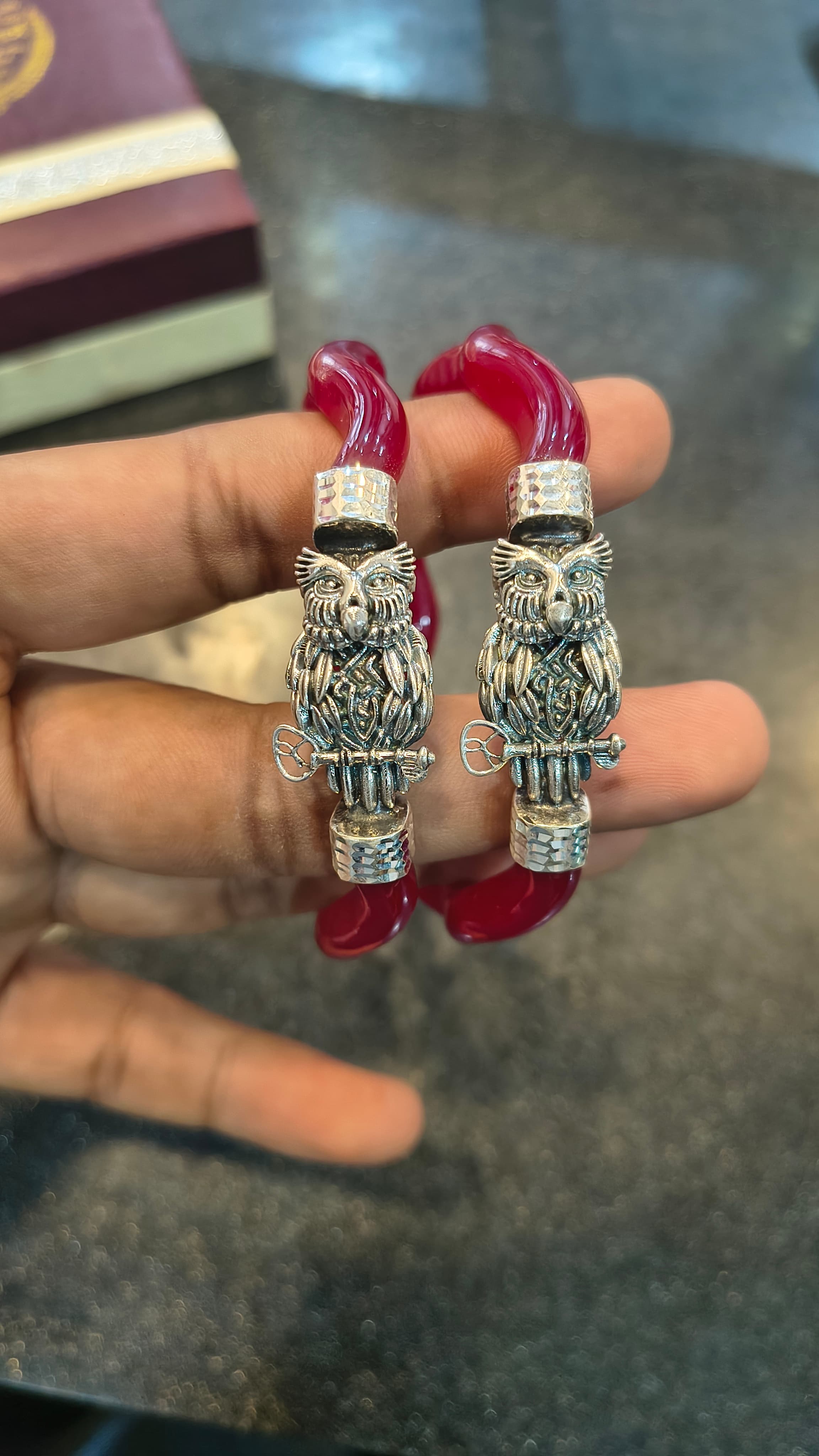 Silver mukh pola